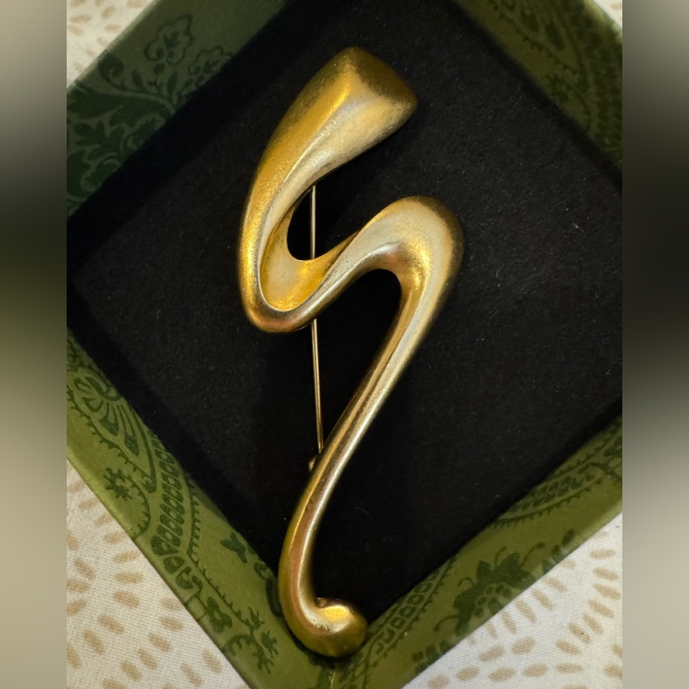 Elegant Gold Brooch